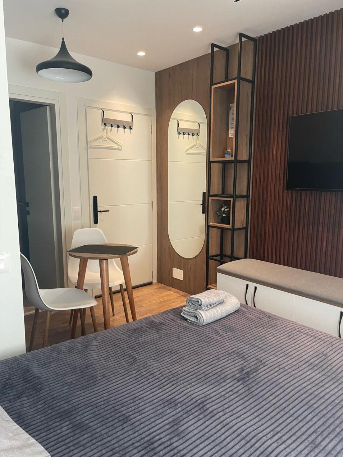 Downtown Studio Apartments Tirana Exterior foto